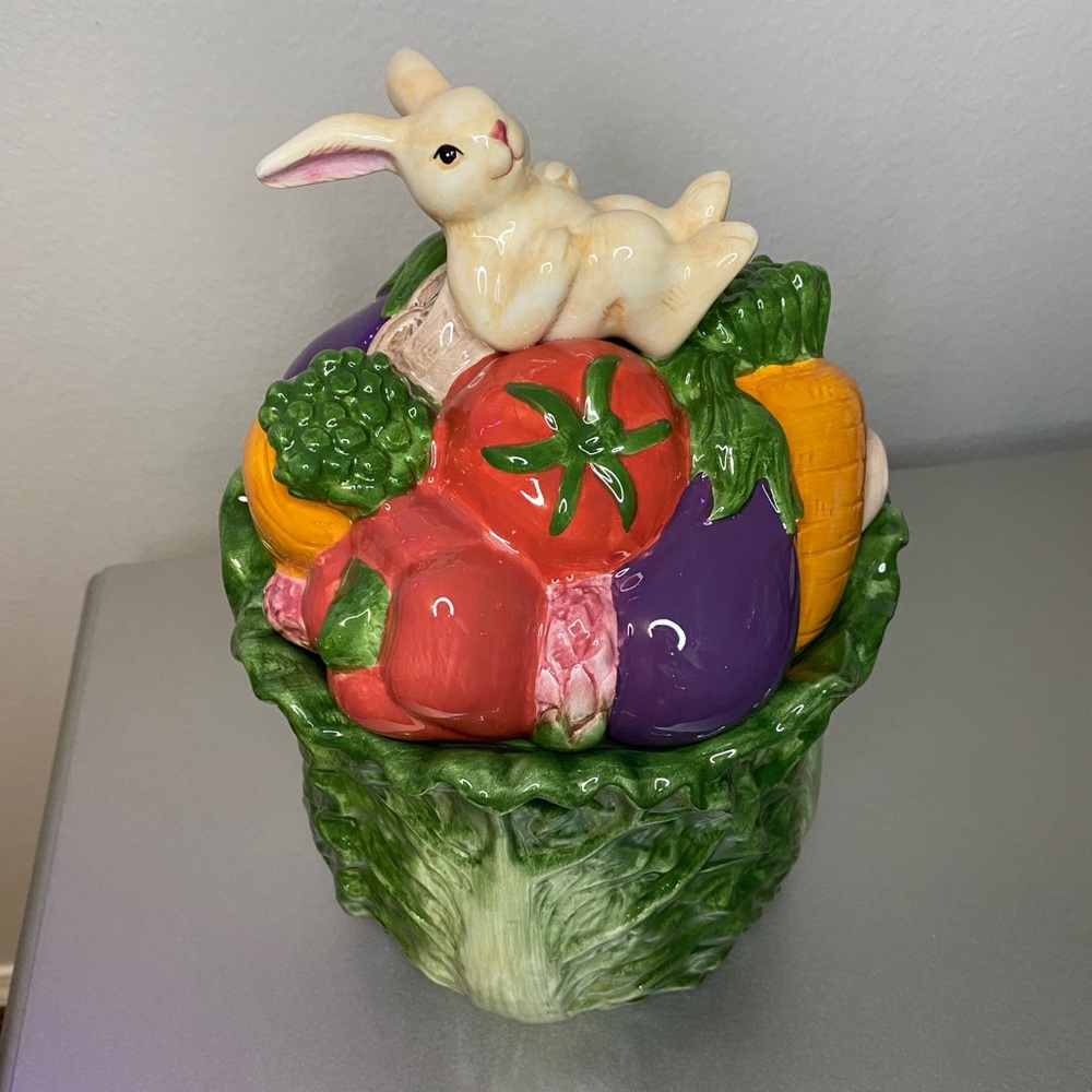 NIB Bunny 🐇 Veggie Cookie Jar 🍪 🫙